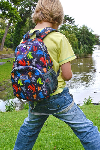 kolorowy_wytrzymaly_lekki_wygodny_plecak_dla_dziecka_chlopca_Hugger.jpg